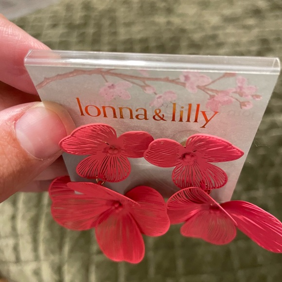 ✨NWT✨ Pink Lonna & Lilly Floral Earrings - Picture 3 of 4